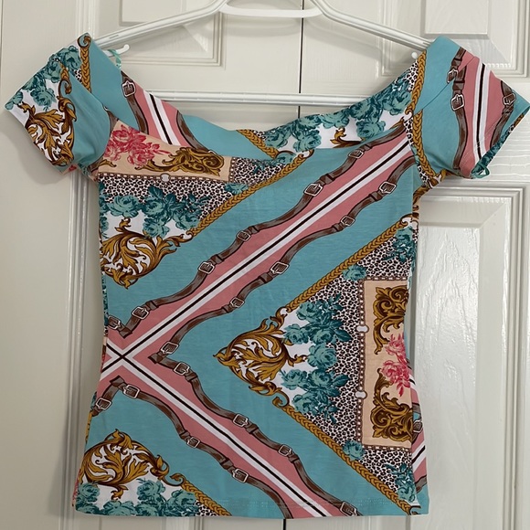 Guess baroque style off shoulder shirt with half zipper front - Picture 3 of 7